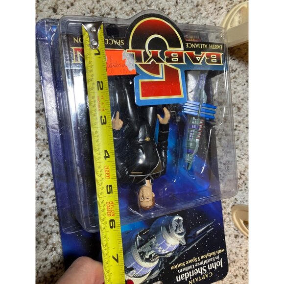 Babylon Caoptain John Sheridan with Babylon Space Station - Picture 11 of 11